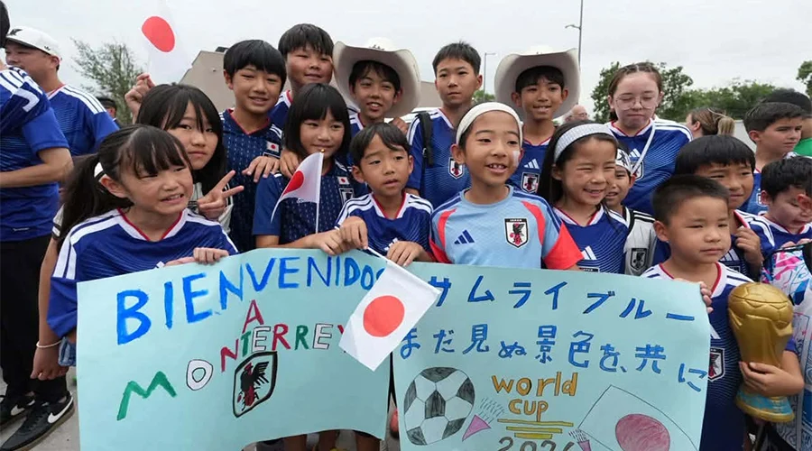 Se acaba la novela, Japón entrena en el CET 1 FANS JAPON 2b