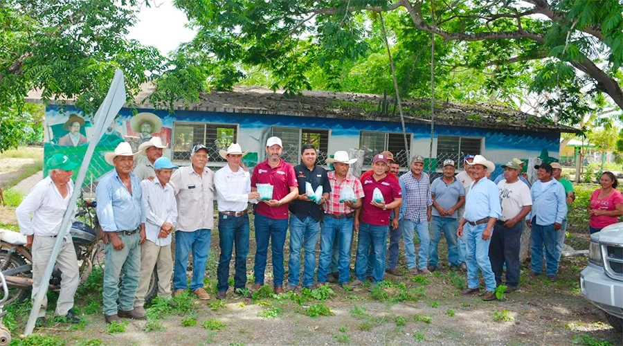 Trabajo coordinado protege a becerros recién nacidos del gusano barrenador 1 GANADEROs 3cc