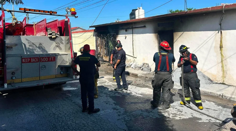 Incendio consume parte de vivienda en la colonia La Cima