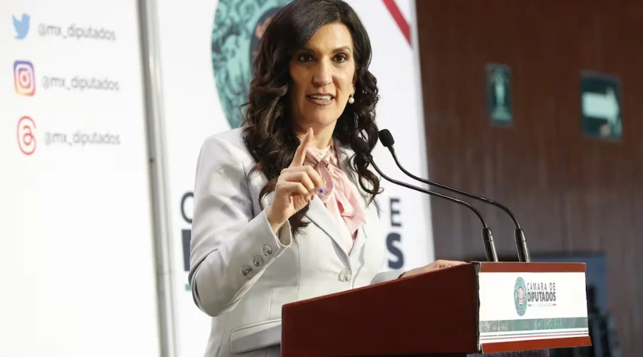 Kenia López le pide a AMLO no intervenir en acusaciones de EU