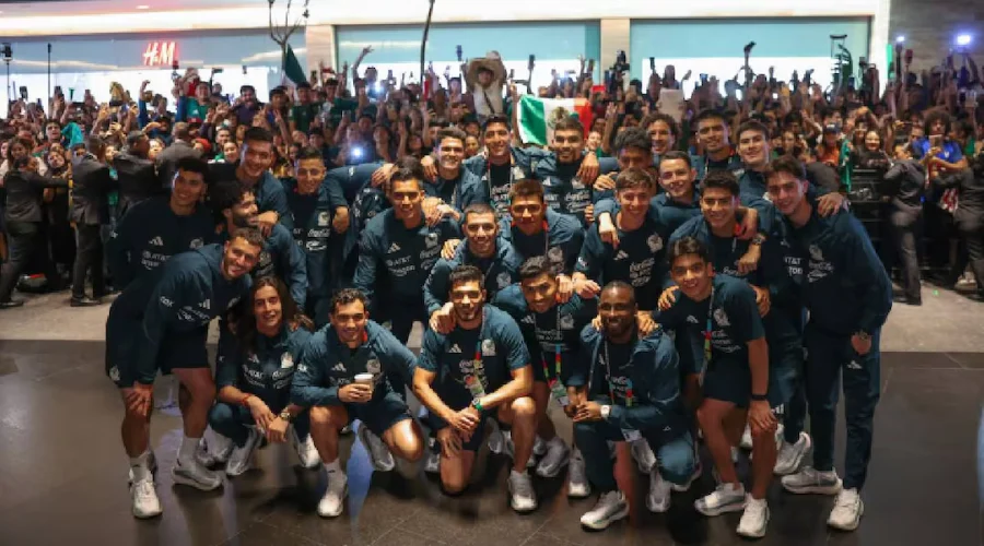 La Selección Mexicana desata locura en su llegada a Guadalajara