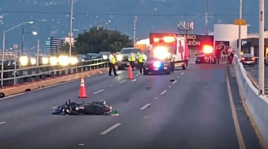 Motociclista muere al impactar contra muro
