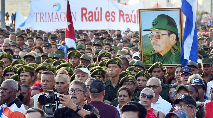 RAUL CASTRO 33a