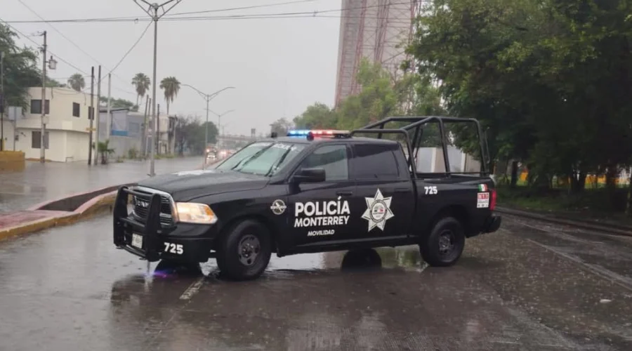 Reportan inundaciones y cierres viales en Zona Metropolitana