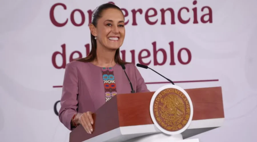 Sheinbaum celebra en la mañanera su cumpleaños 64