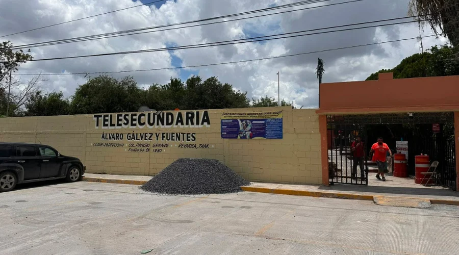 Trasladan a estudiantes al Hospital General por presunta ingesta de fármacos