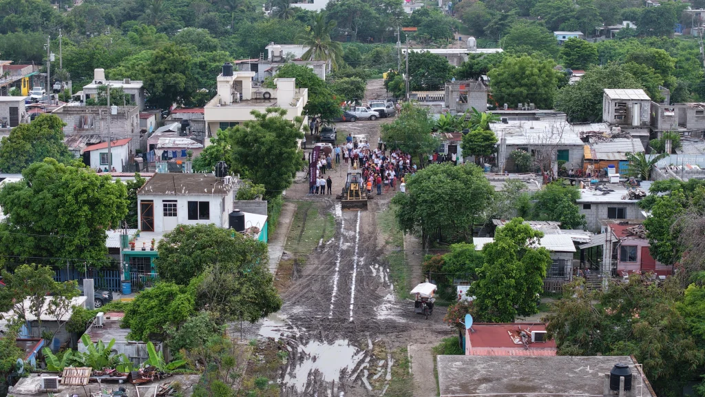 Erasmo González pone en marcha obra de pavimentación 1 a85bbb7a b3ff 482e a851 ad839239a675