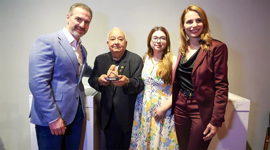 Inaugura Adrián de la Garza exposición “Arte Regio 2026” 1 alcalde 22bbc
