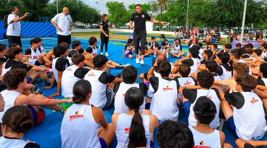 Inauguran en Monterrey clínica de basquetbol con ex jugadores de la NBA 1 basquet 2bb