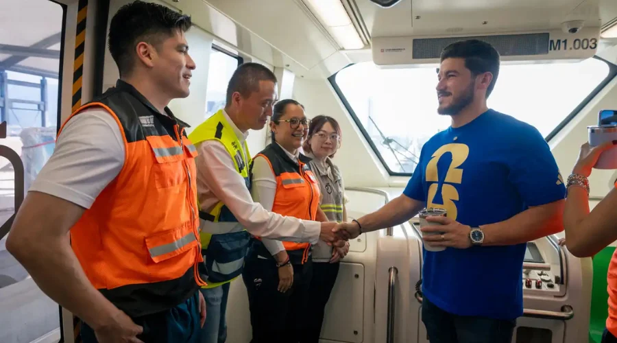 ● El Gobernador encabezó un recorrido del Monorriel de la Línea 6 junto a Mariana Rodríguez, medios de comunicación e influencers, confirmando que el sistema ya es una realidad para Nuevo León.
