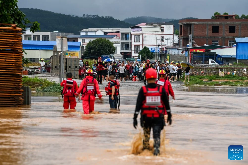 Lluvias provocan 4 muertos y 8 desaparecidos en región meridional china de Guangxi 4