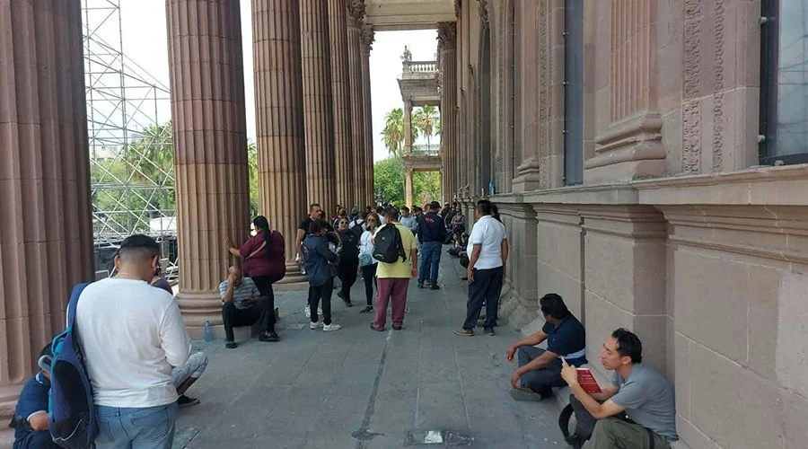 Reclaman pago a Gobierno de Nuevo León operarios contratados para transporte mundialista 2 12