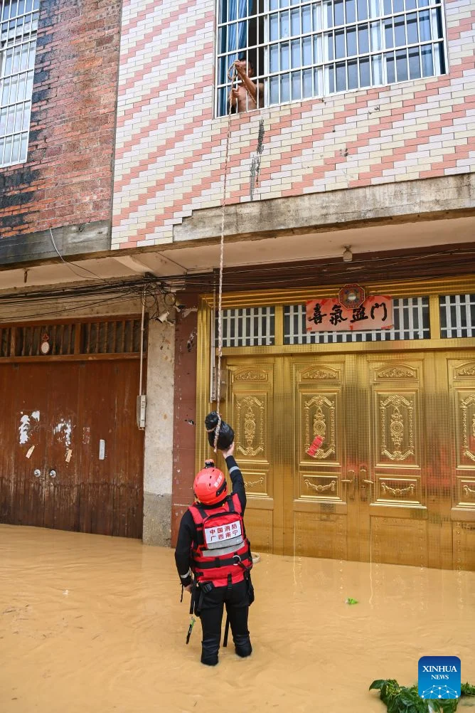 Lluvias provocan 4 muertos y 8 desaparecidos en región meridional china de Guangxi 3