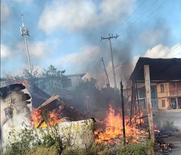 Incendio consume lavadero de autos en Reynosa 1 738511533 1569761231314732 3951118569200196916 n