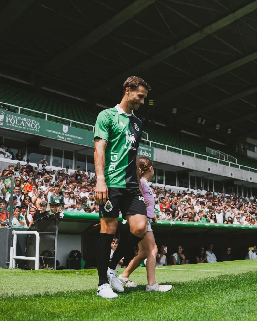 Presentan a Sergio Canales en Racing de Santander 3 741569376 2011415552913033 2405705421075963626 n