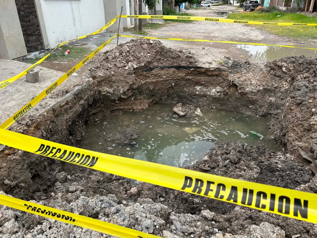 Persisten fugas de agua potable y drenaje en Riberas de Rancho Grande 2 746660490 1696808741587261 4834908608870660998 n 1