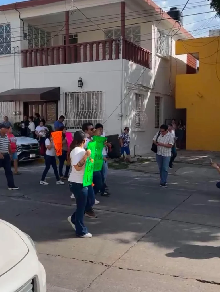 Exigen cierre de la Academia Doenitz; protestan por la muerte de Dafne Quintos 2 747777966 1655058522253928 4419188532771327771 n