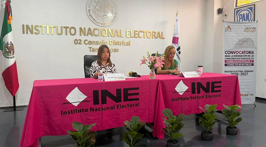 748015985_1205173238419238_1763524853118553673_n.jpg Ciudadano revisando información sobre las consejerías electorales del IETAM en Tamaulipas.