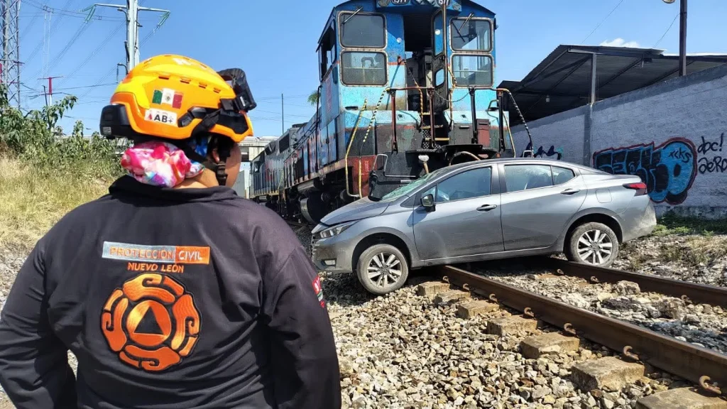 Tren embiste automóvil en San Nicolás 2 750593781 3041957772676197 6363589104124846067 n