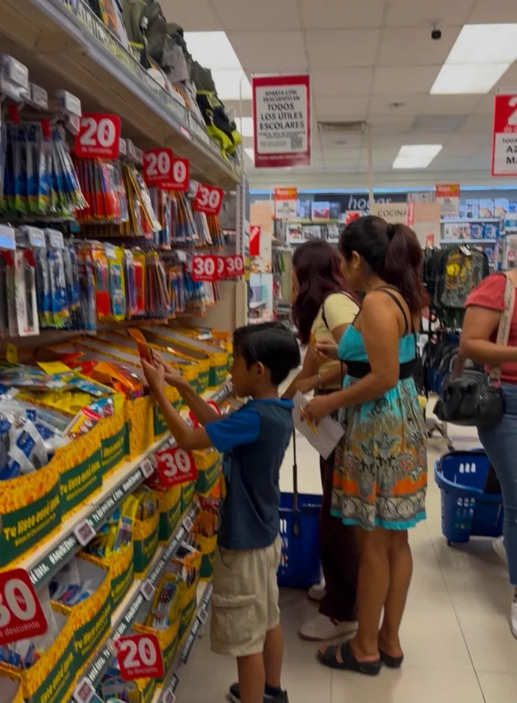 Madres adelantan compra de útiles escolares en Reynosa y reactivan ventas 1 757936115 2520442798472610 380780417475715712 n