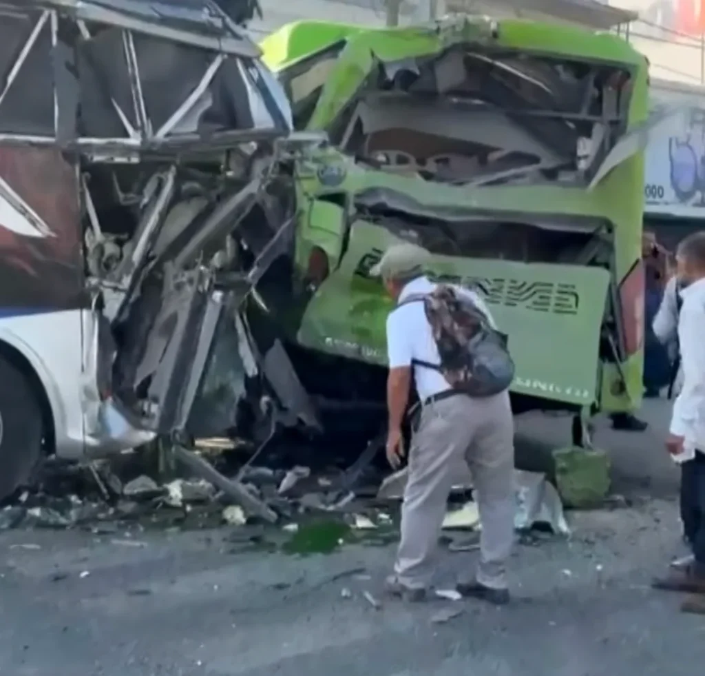 Choque en Monterrey deja lesionados y un prensado 3 757992413 4408251269434514 7244022876203182536 n