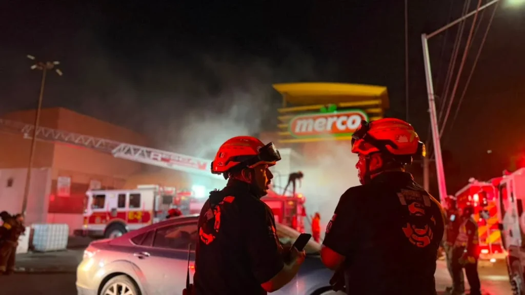 Incendio consume tienda Merco en Monterrey 4 758350027 929300513521377 2321143930406911499 n