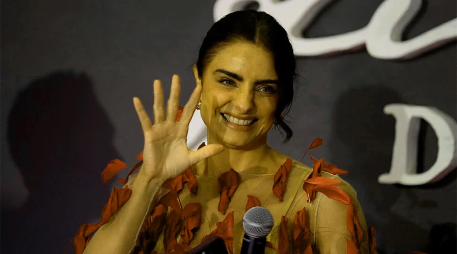 Aislinn Derbez y Mauricio Ochmann presentan "Hasta el fin del mundo" 1 Aislinn Derbez 22bb