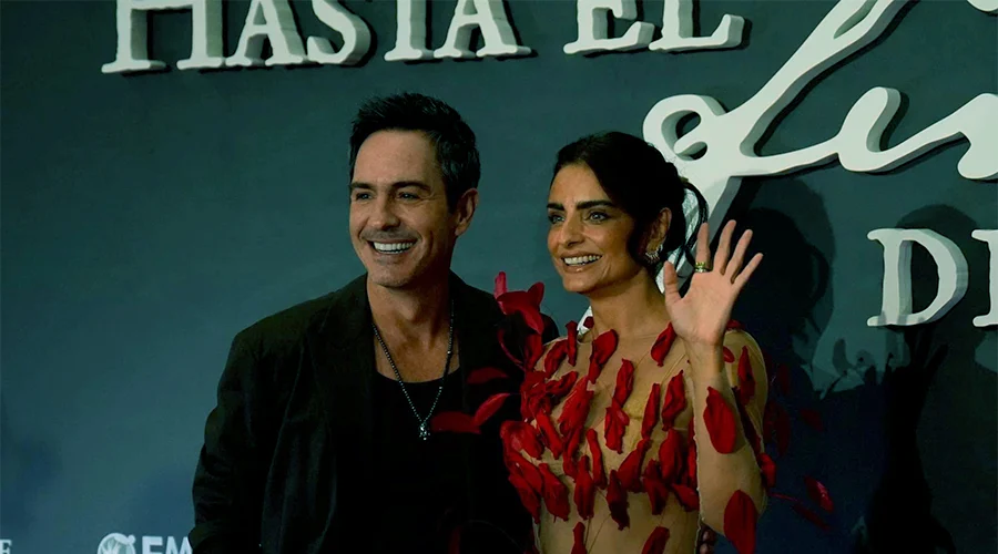 Aislinn Derbez