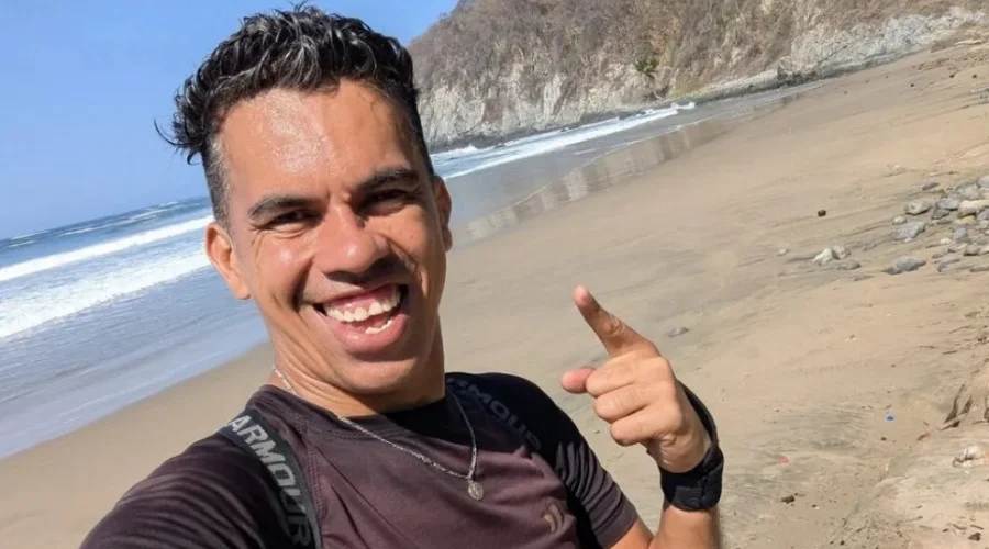 El cuerpo del comunicador y activista ambientalista Manuel Alejandro Moreno Serna, conocido como Alex Serna, fue identificado en las instalaciones del Servicio Médico Forense (Semefo), en Zihuatan