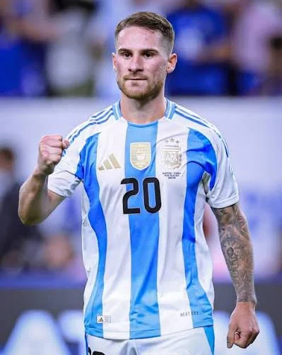 Campeón del mundo habla sobre posible llegada a Liverpool de "Morita" 1 MAC ALLISTER 3454s
