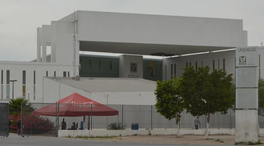 Madre denuncia falta de especialistas y retraso en traslado de bebé con cardiopatía