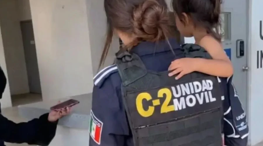 Niños rescatados en saltillo Los dos menores que eran buscados tras ser retirados de una guardería en San Nicolás, mismos que fueron localizados en Saltillo, Coahuila, estaban semi desnudos, dentro de en un campamento improvisado instalado en las inmediaciones de una tienda de conveniencia.