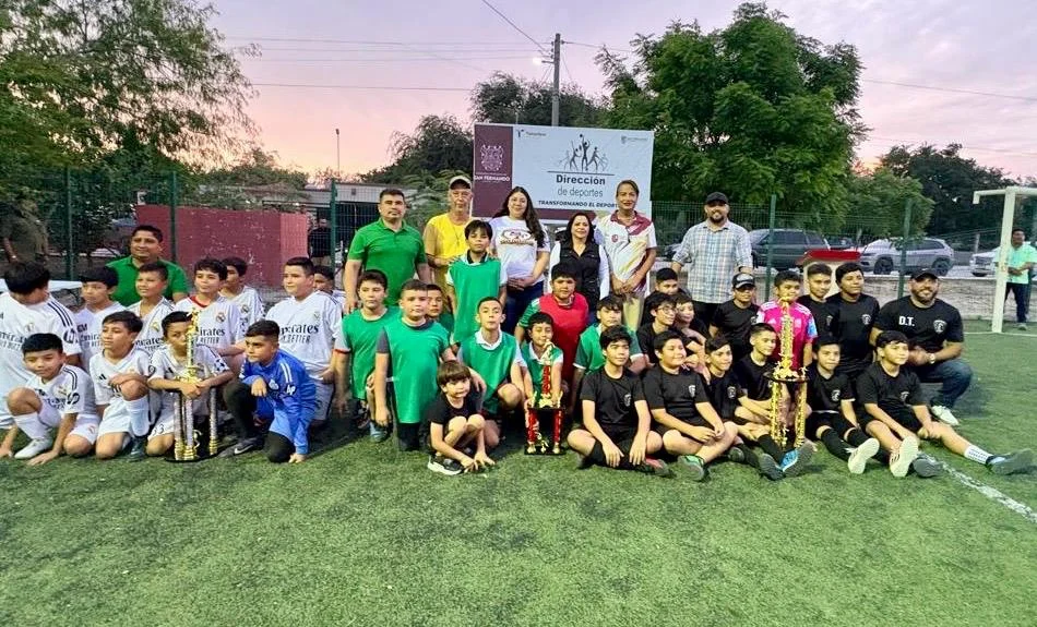 Premia Verónica Aguirre a los campeones de la Liga de Futbol Siete “Transformando la Juventud” 1 WhatsApp Image 2026 07 07 at 4.34.28 PM