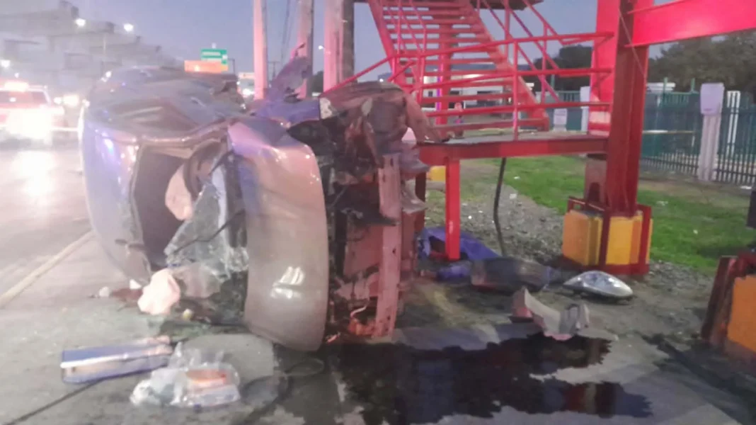 accidente-con-atropello-y-volcadura Cuerpos de auxilio atienden un trágico atropello y volcadura en la avenida Miguel Alemán en Apodaca.