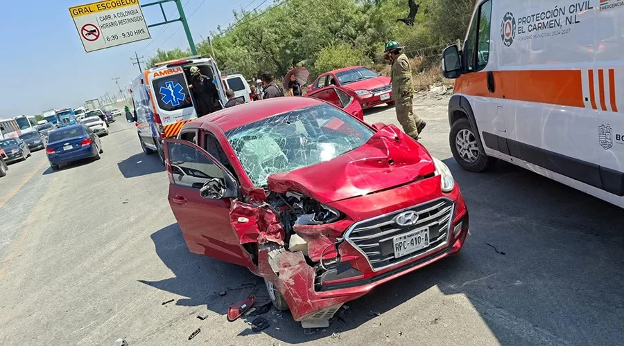accidente-en-escobedo-carretera-monclova Rescatistas atienden emergencia tras accidente en Escobedo sobre la carretera a Monclova.