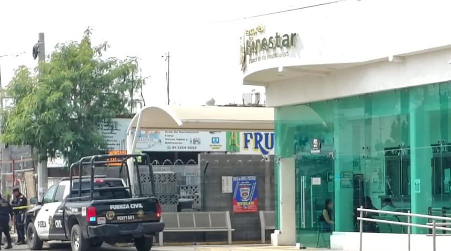 adulto-pierde-vida-frente-banco