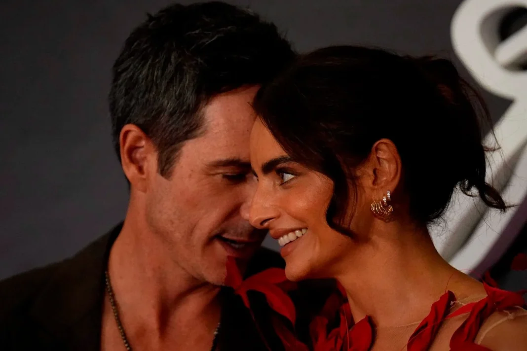 aislinn-y-mauricio-ochmann Los actores Aislinn y Mauricio Ochmann posando juntos en la premier de su nueva película.