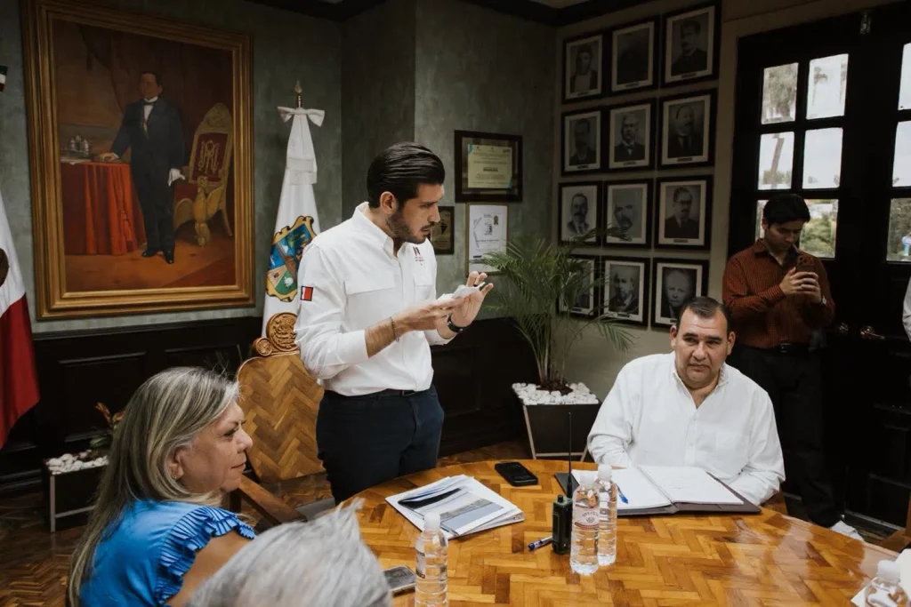 Beto Granados lidera fructífera reunión con vecinos 1 El alcalde Beto Granados durante la reunión con vecinos del Fraccionamiento Paseo Residencial.