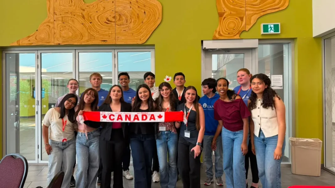 alumnos-de-uanl-en-canada Grupo de alumnos de UANL participando en el programa de inmersión en Ottawa, Canadá.