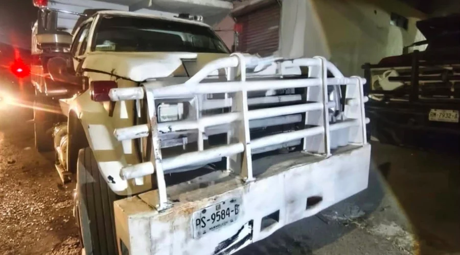 ataque-a-operador-de-camion-monterrey Acordonamiento policial en el lugar donde fue atacado un operador de camión en Monterrey.