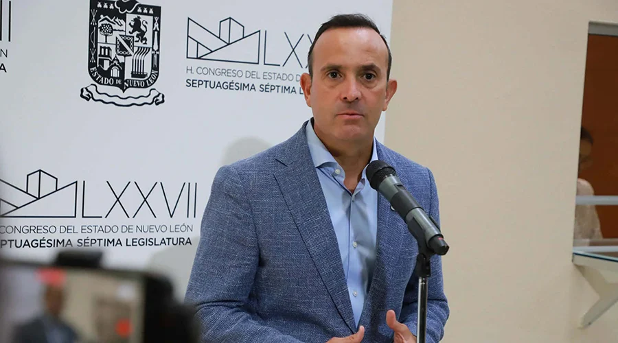 carlos-de-la-fuente-modo-chamba El diputado Carlos de la Fuente exige a Samuel García ponerse en modo chamba en Nuevo León.