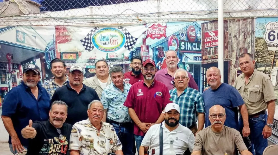 defensa-del-museo-del-automovil Integrantes de clubes coleccionistas se reúnen en defensa del patrimonio en el Museo del Automóvil.