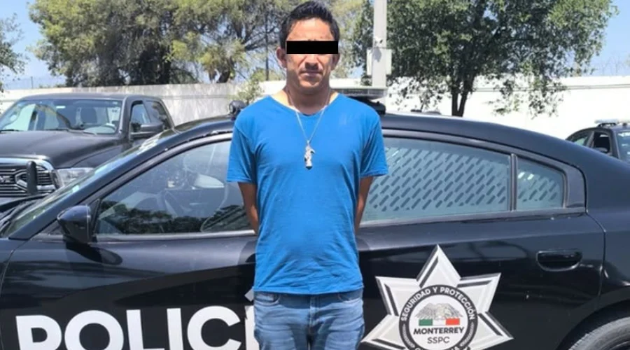 detencion-de-presunto-ladron-y-extorsionador Elementos policíacos aseguran el vehículo del presunto ladrón y extorsionador en Monterrey.