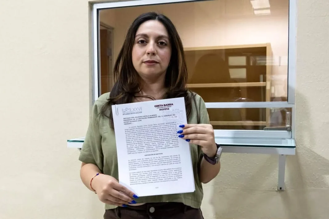 exigencia-para-apertura-de-centros-libres La diputada Greta Barra presenta la iniciativa sobre la apertura de Centros Libres en Nuevo León.
