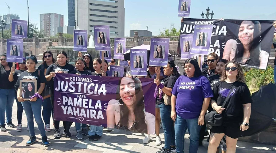 feminicidio-de-pamela-protesta Familiares realizan protesta por el feminicidio de pamela en Monterrey.
