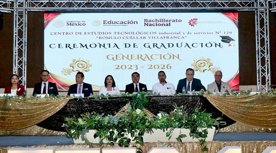 Verónica Aguirre invitada especial en la graduación del CETis 129 1 grad3