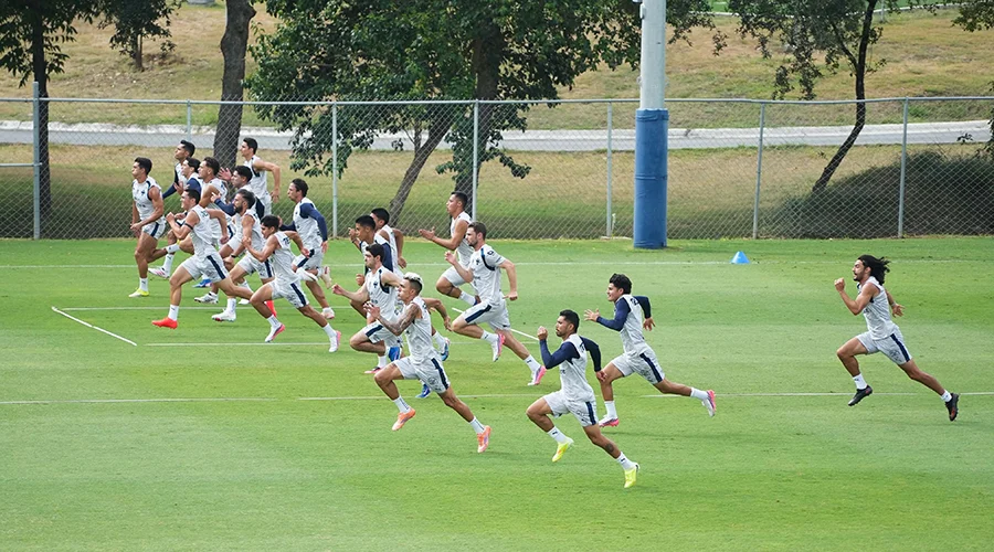 iker-fimbres-ausencia-rayados El juvenil Iker Fimbres durante un entrenamiento de Rayados de Monterrey.