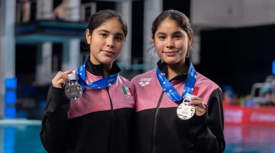 medalla-de-oro-en-la-copa-mexico-de-clavados Las gemelas mexicanas celebran con orgullo su medalla de oro obtenida en la Copa México de Clavados.