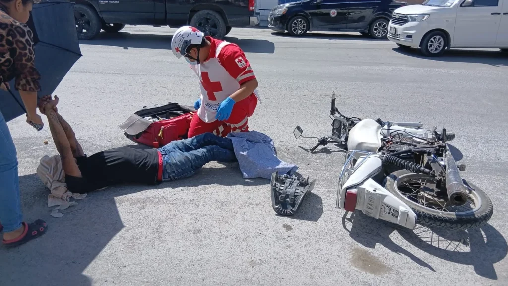 Accidentes en moto: Aumentan 20% 1 Elementos de tránsito atienden reporte de accidentes en moto en Ciudad Victoria.