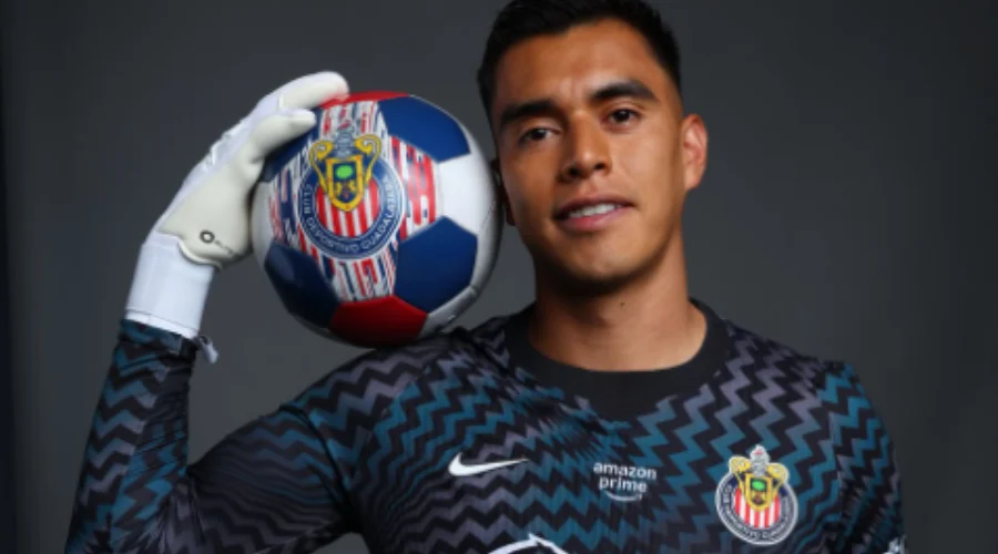 raul-rangel-mejores-arqueros-del-mundial El guardameta mexicano Raúl Rangel ataja un balón decisivo en la Copa del Mundo.
